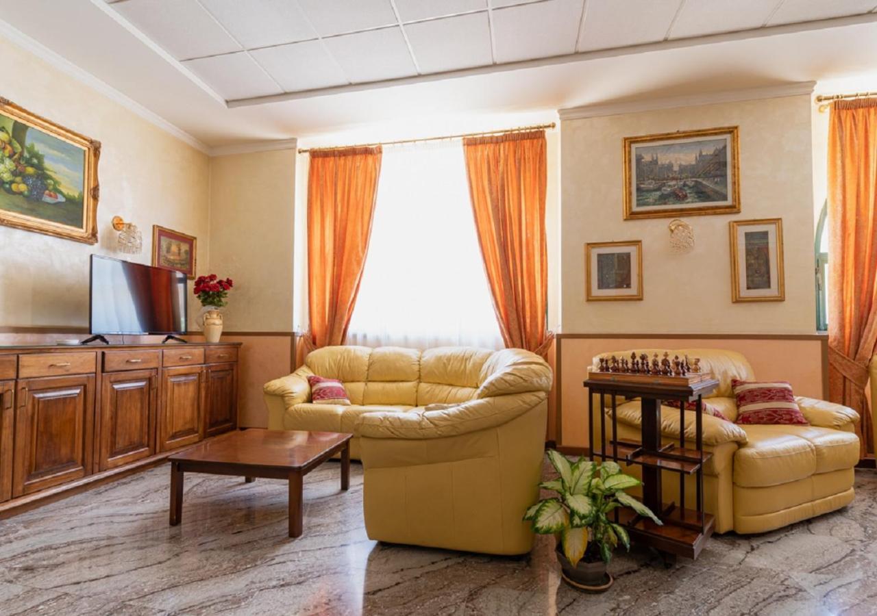 Hotel Villa Delle Rose โอริสตาโน ภายนอก รูปภาพ
