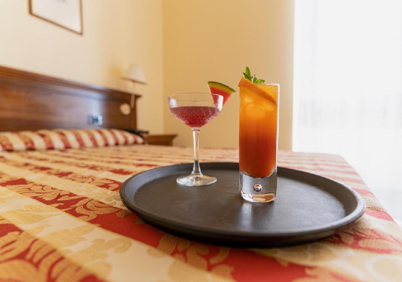 Hotel Villa Delle Rose โอริสตาโน ภายนอก รูปภาพ
