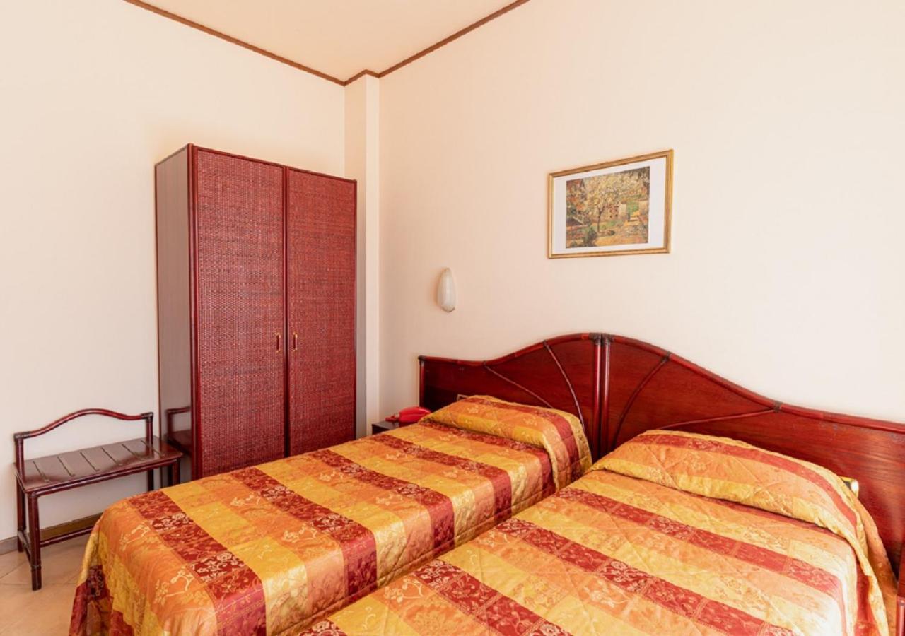 Hotel Villa Delle Rose โอริสตาโน ภายนอก รูปภาพ