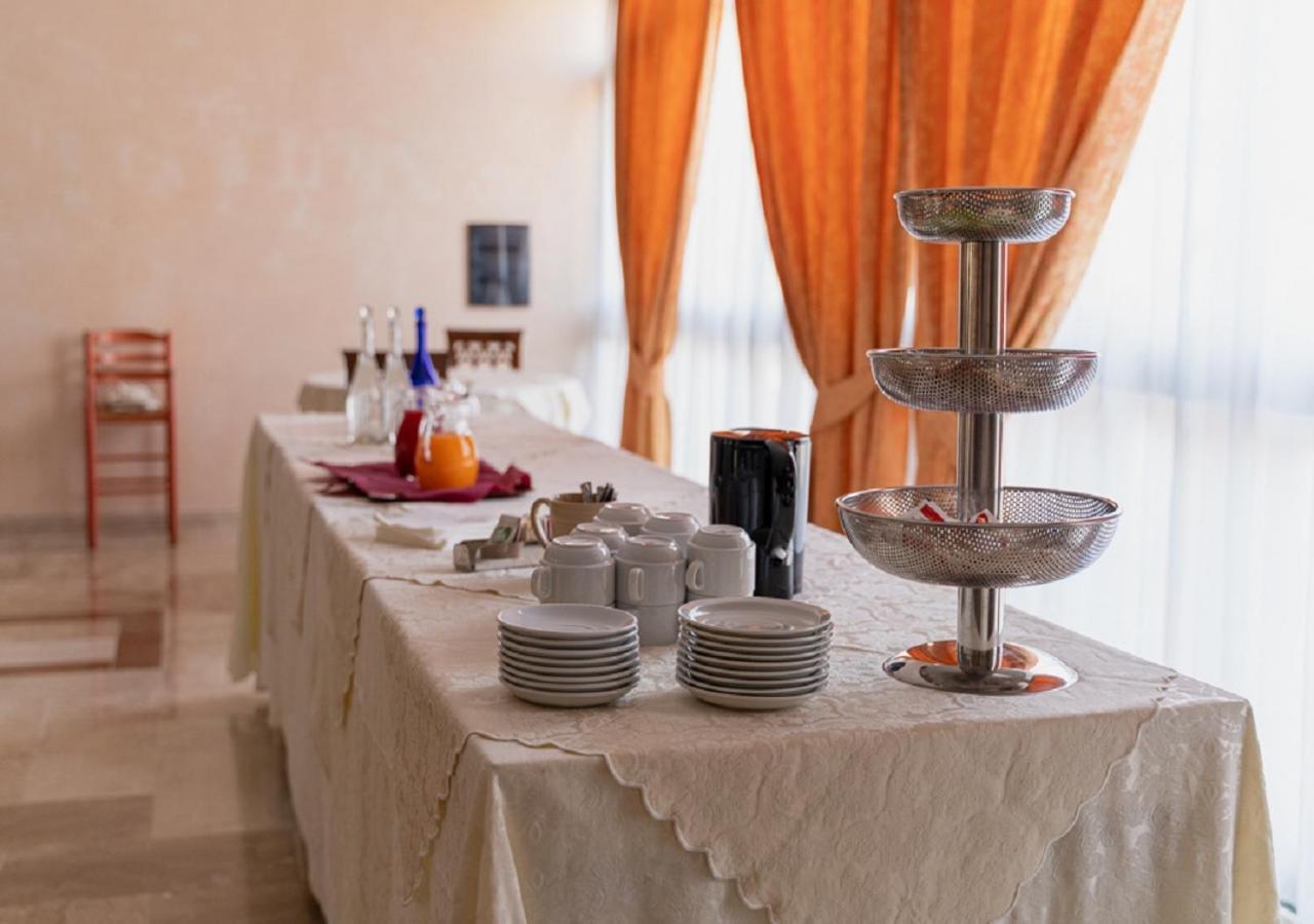 Hotel Villa Delle Rose โอริสตาโน ภายนอก รูปภาพ