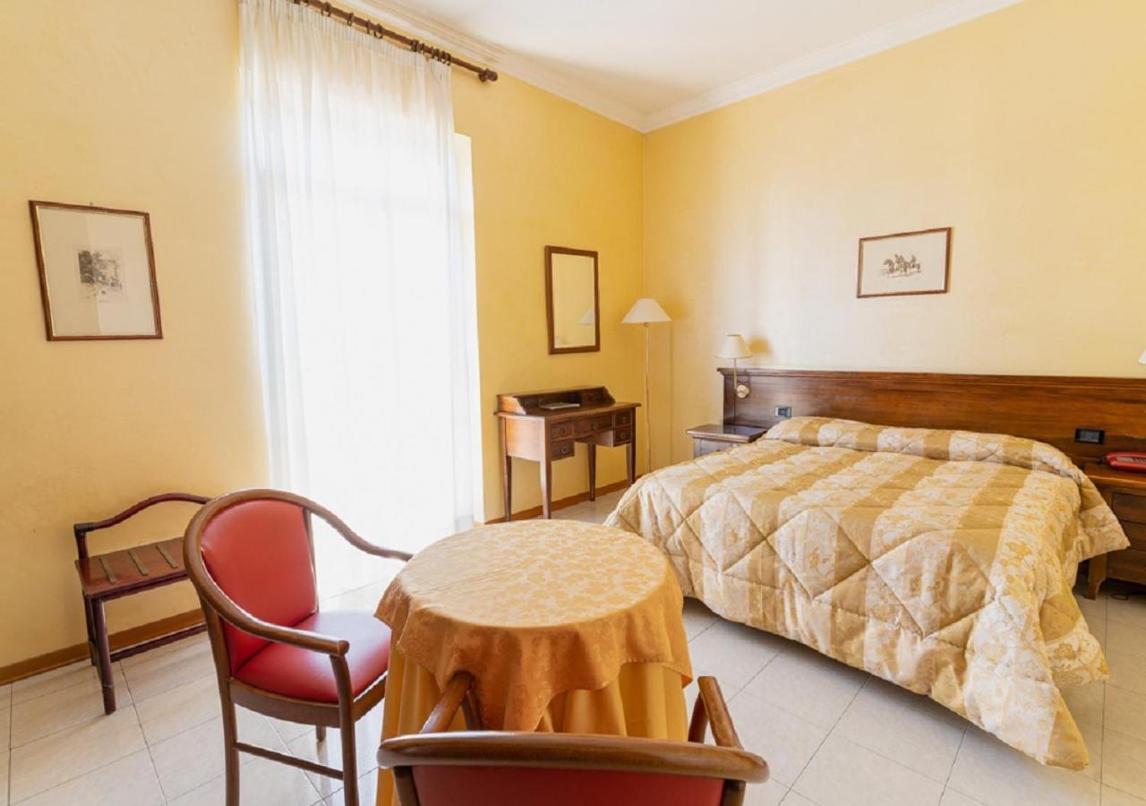 Hotel Villa Delle Rose โอริสตาโน ภายนอก รูปภาพ