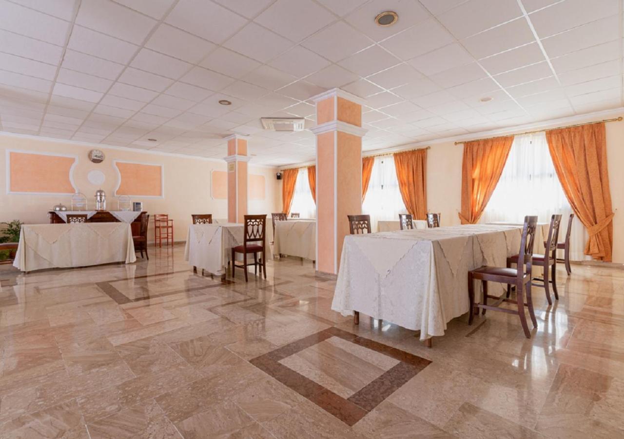 Hotel Villa Delle Rose โอริสตาโน ภายนอก รูปภาพ