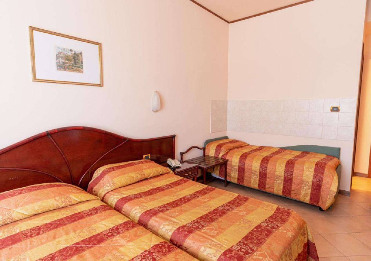 Hotel Villa Delle Rose โอริสตาโน ภายนอก รูปภาพ