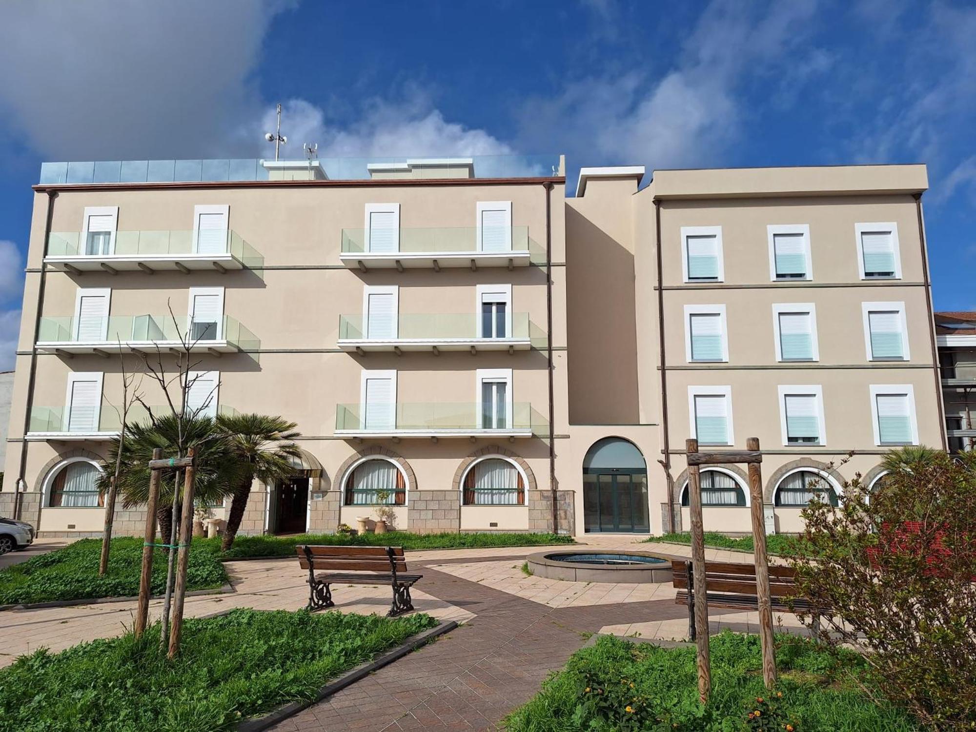 Hotel Villa Delle Rose โอริสตาโน ภายนอก รูปภาพ