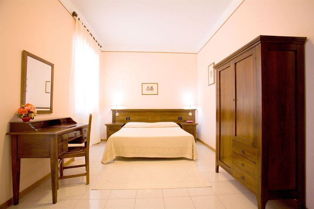 Hotel Villa Delle Rose โอริสตาโน ภายนอก รูปภาพ